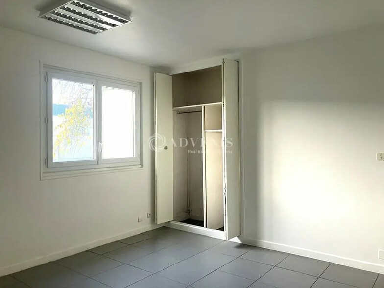 Office in Bourges for lease - Interior Photo - Image 3 of 4