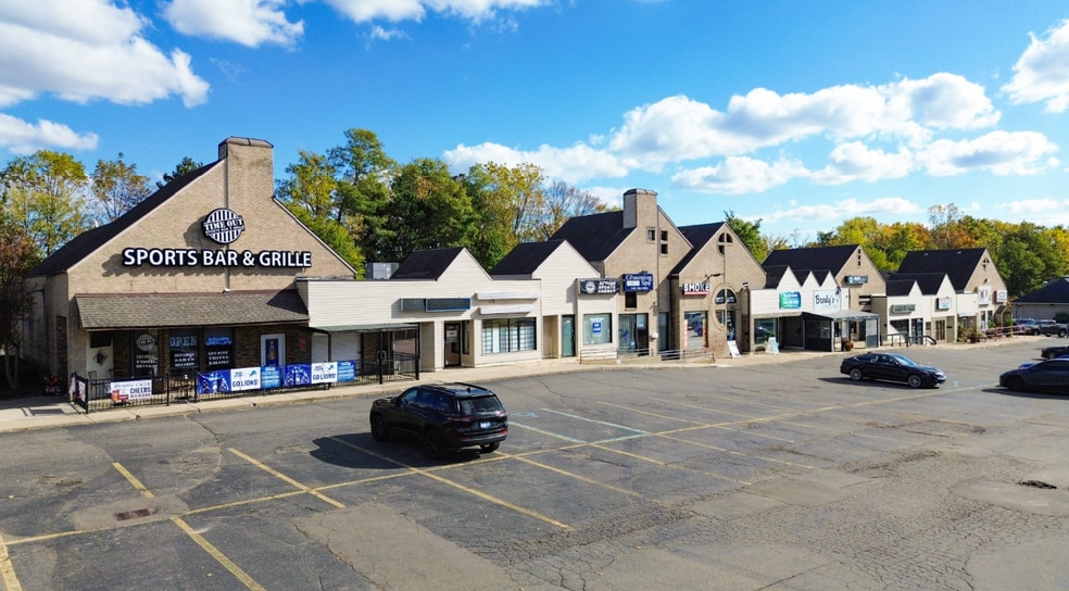 1003-1067 S Cass Lake Rd, Waterford, MI for lease - Building Photo - Image 1 of 5