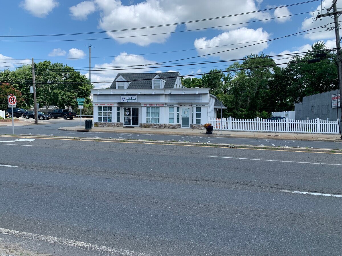 732 N Wellwood Ave, Lindenhurst, NY 11757