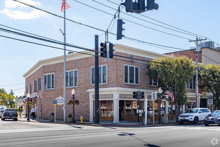 16-28 W Main St, Babylon, NY for sale - Primary Photo - Image 1 of 1