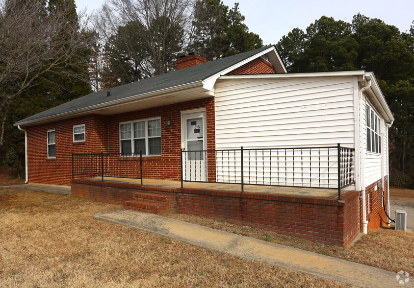 1916 Jake Alexander Blvd W, Salisbury, NC for sale - Primary Photo - Image 1 of 1