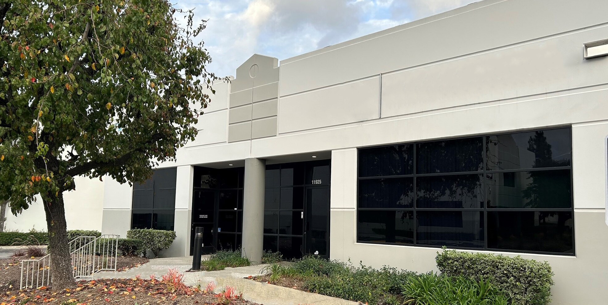 11925-11933 Los Nietos Rd, Santa Fe Springs, CA for lease Primary Photo- Image 1 of 13