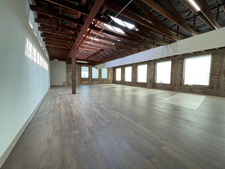 329 S Main St, Fort Worth, TX for sale - Building Photo - Image 1 of 1