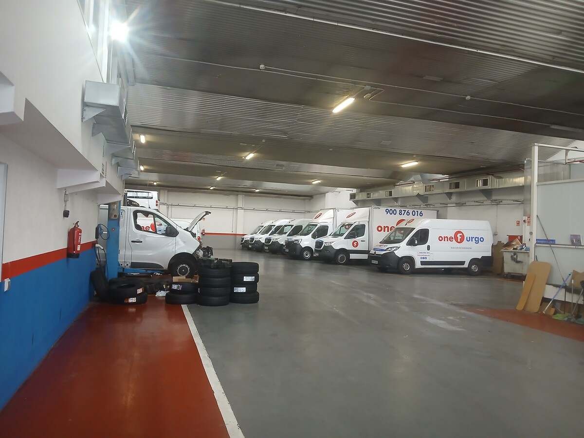 Calle de Gamonal, 10, Madrid, MAD 28031 - - - Interior Photo - Image 1 of 6