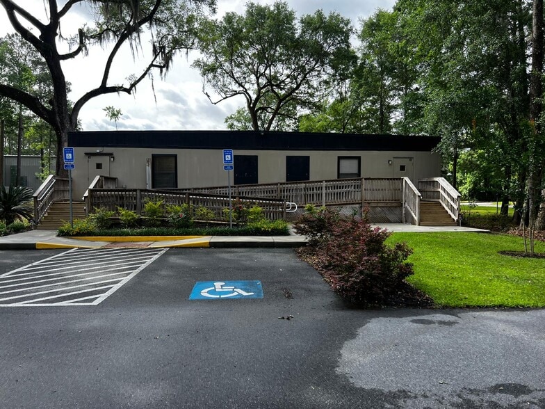 14 Brasseler Blvd, Savannah, GA 31419 1,960 SF of Office Space with