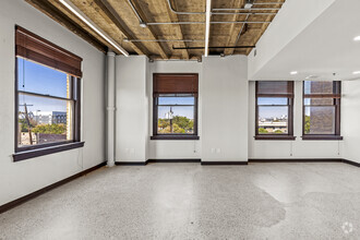 351 W Jefferson Blvd, Dallas, TX for lease Interior Photo- Image 1 of 2