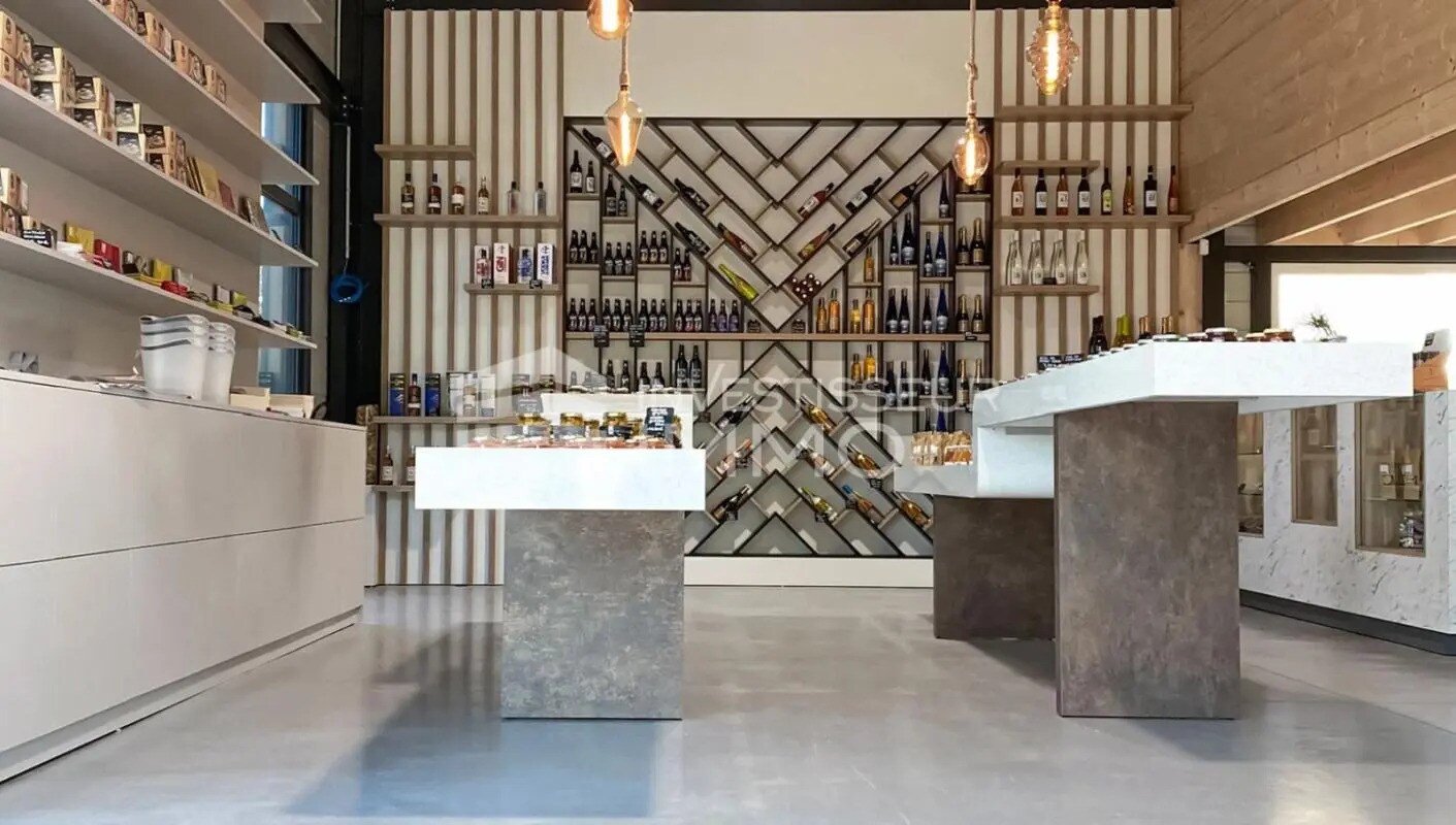 Retail in Saint-Maximin for lease Interior Photo- Image 1 of 5