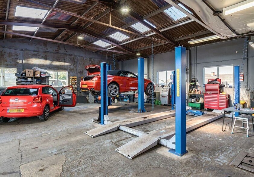 Barrows Hl, East Chinnock for lease - Interior Photo - Image 3 of 5