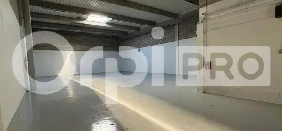 Industrial in Coignières for lease - Interior Photo - Image 2 of 8