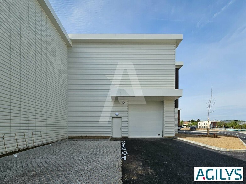 Flex in Ollainville for sale - Building Photo - Image 3 of 12