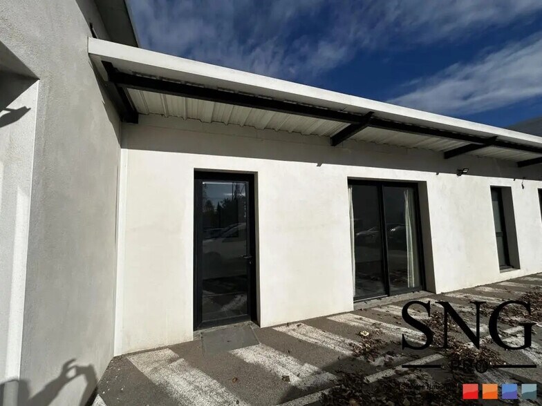 Office in Éguilles for lease - Building Photo - Image 1 of 11