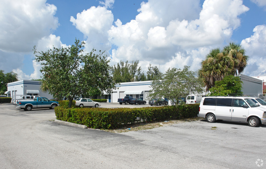 3114 45th St, West Palm Beach, FL for lease - Primary Photo - Image 1 of 9