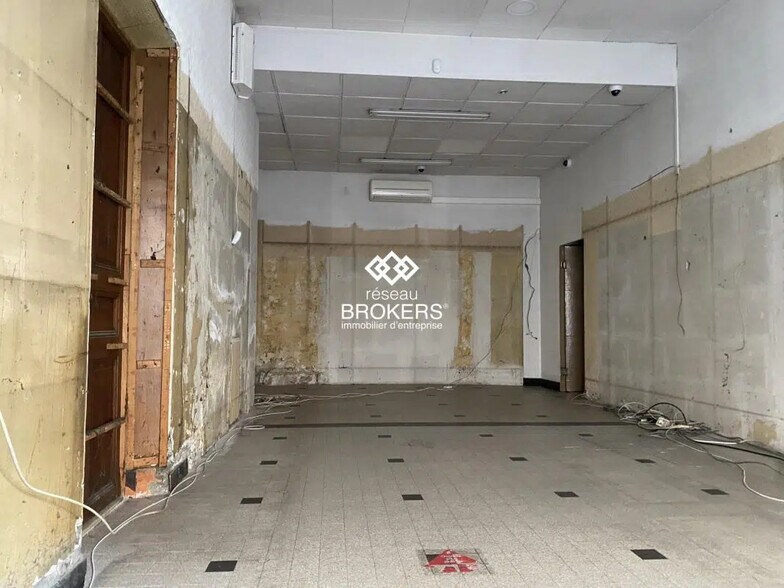 Retail in Grenoble for sale - Interior Photo - Image 2 of 8