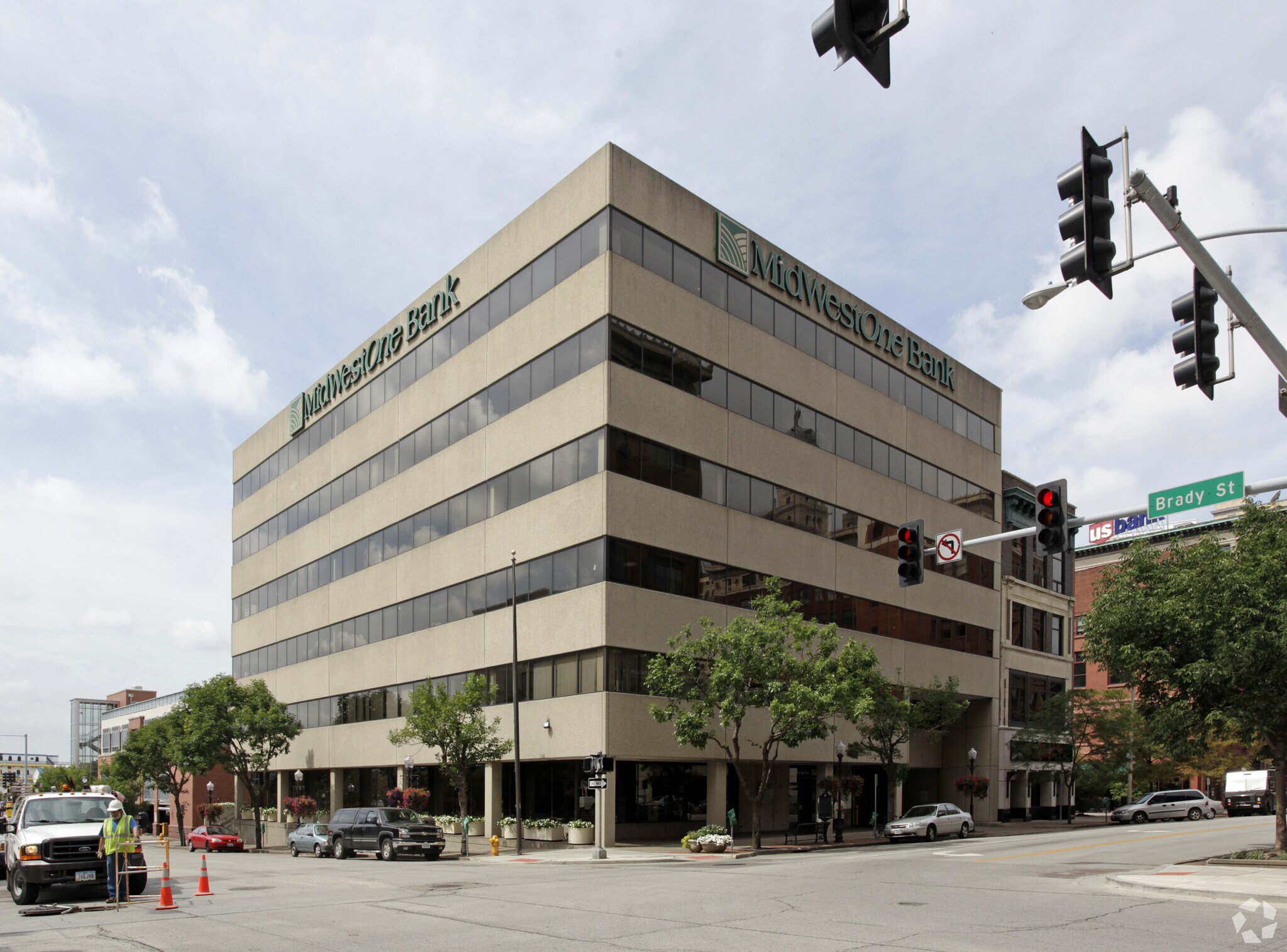 101 W 2nd St, Davenport, IA for sale Primary Photo- Image 1 of 1