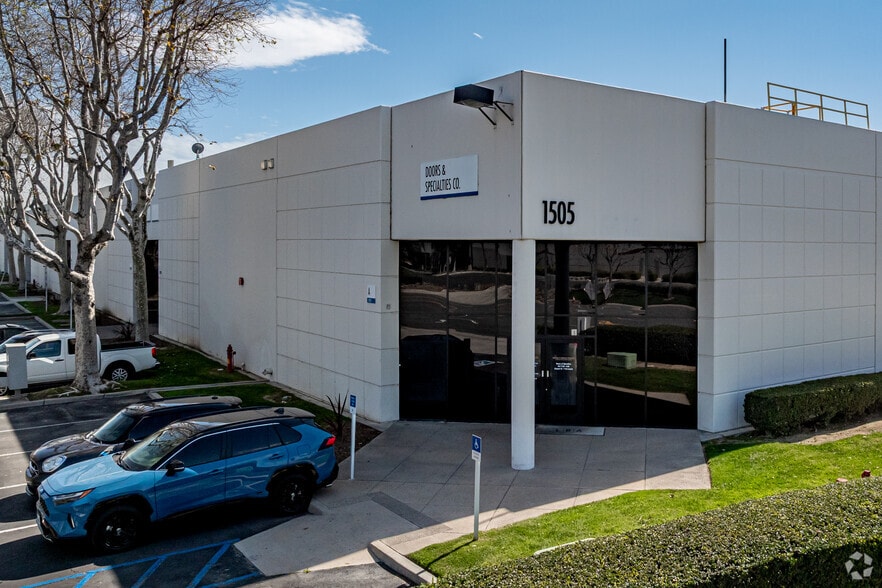 1505 S Dupont Ave, Ontario, CA for lease - Primary Photo - Image 1 of 7