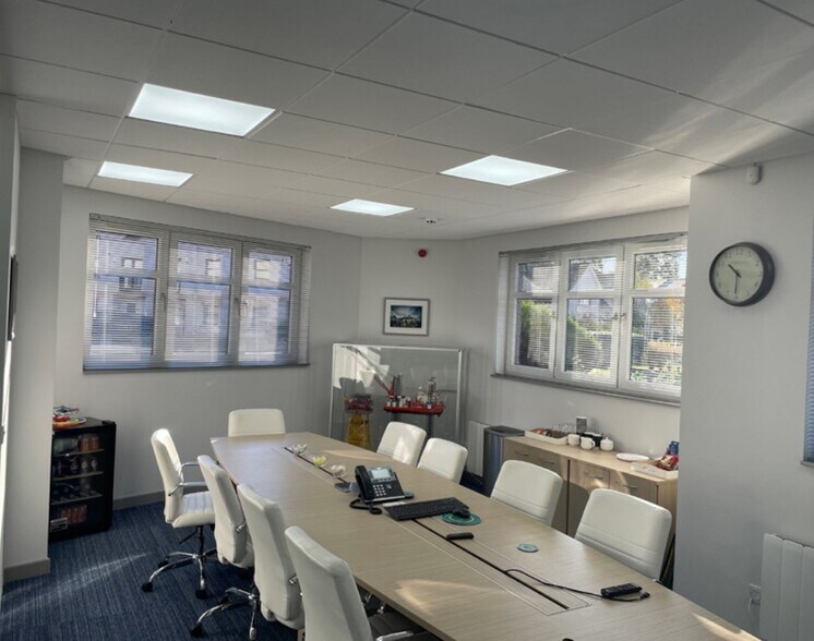 7 Pisys House Grandholm Crescent, Aberdeen for sale - Interior Photo - Image 3 of 4