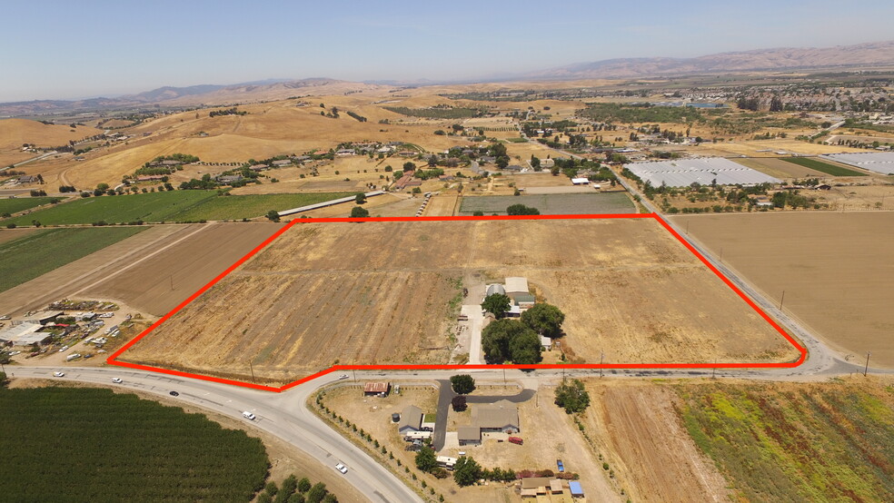 1010 Union Rd, Hollister, CA for sale - Building Photo - Image 2 of 4