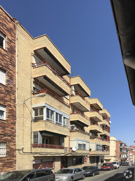 Calle De La Hierbabuena, 21, Madrid, Madrid for lease - Building Photo - Image 3 of 3