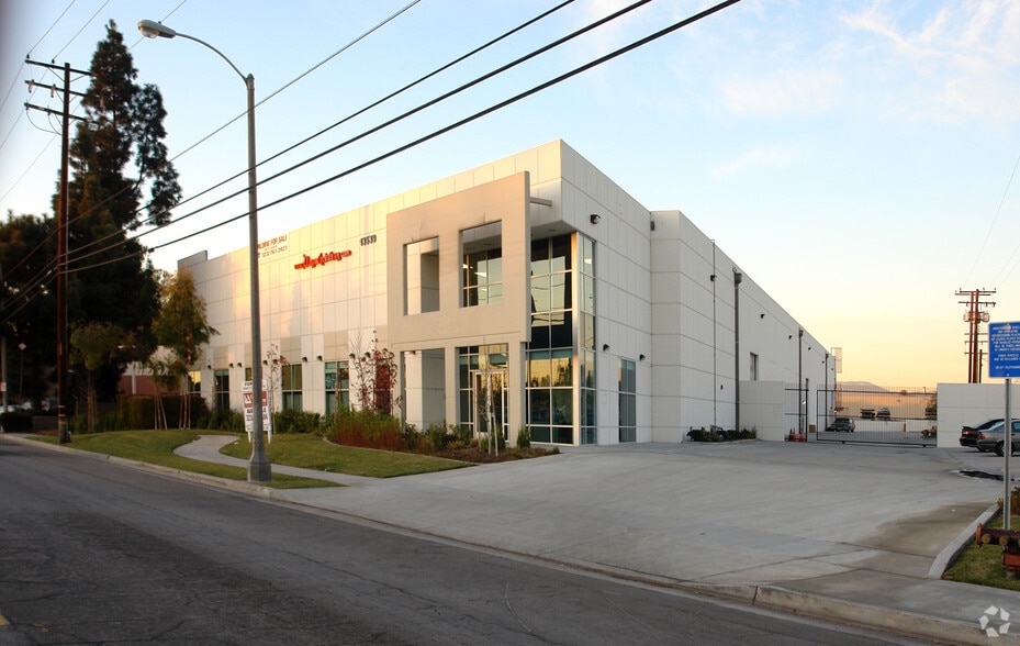 13539 Freeway Dr, Santa Fe Springs, CA for lease - Building Photo - Image 3 of 5