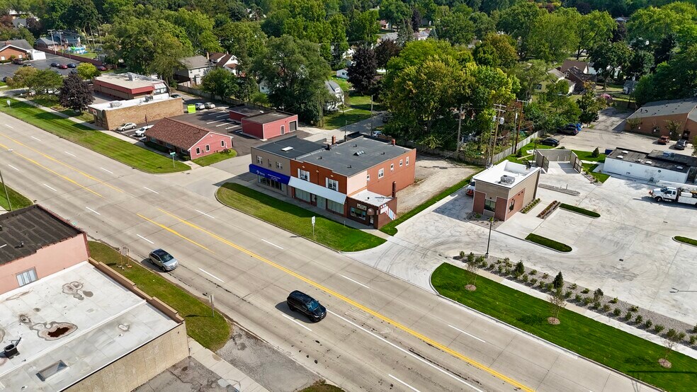 33309 7 Mile Rd, Livonia, MI for lease - Building Photo - Image 2 of 6