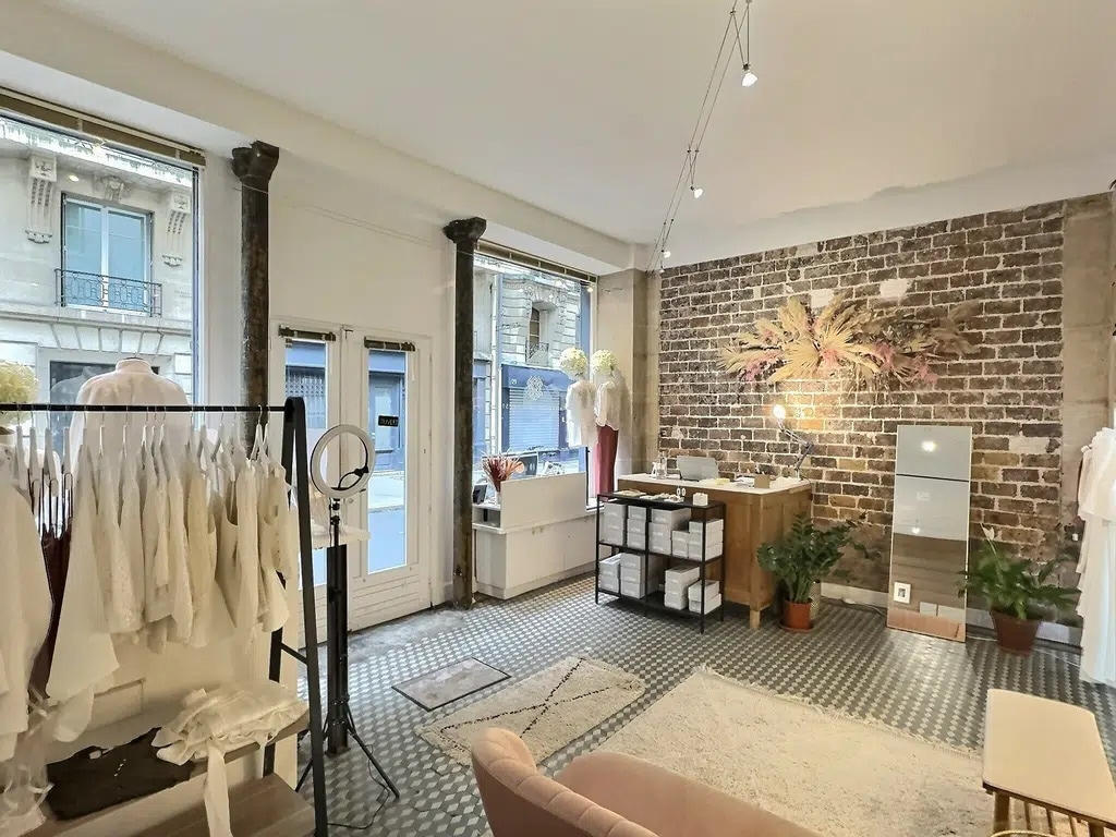 Office in Paris for lease Interior Photo- Image 1 of 8