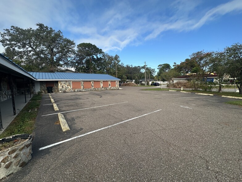 5720 4th St N, Saint Petersburg, FL for lease - Building Photo - Image 3 of 8