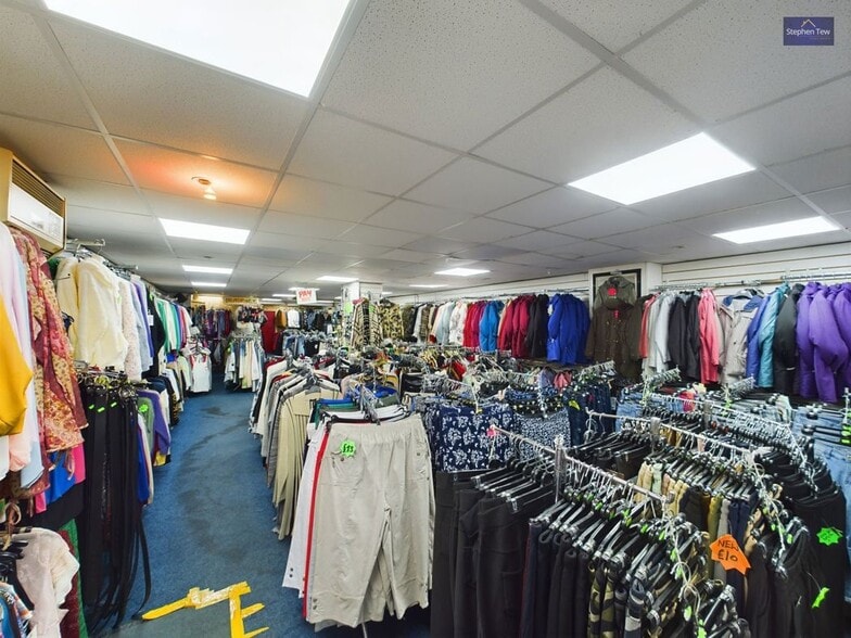 37 Waterloo Rd, Blackpool for sale - Interior Photo - Image 2 of 6