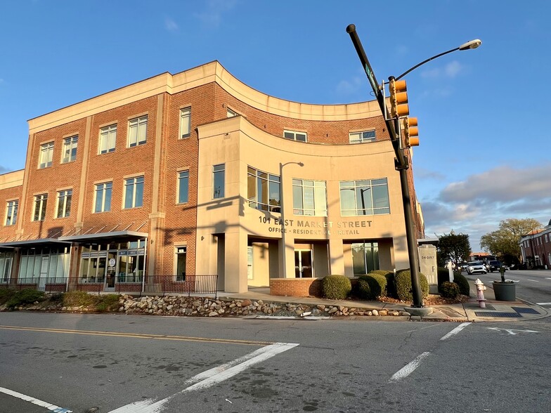 101 W Market St, Smithfield, NC for sale - Building Photo - Image 1 of 22