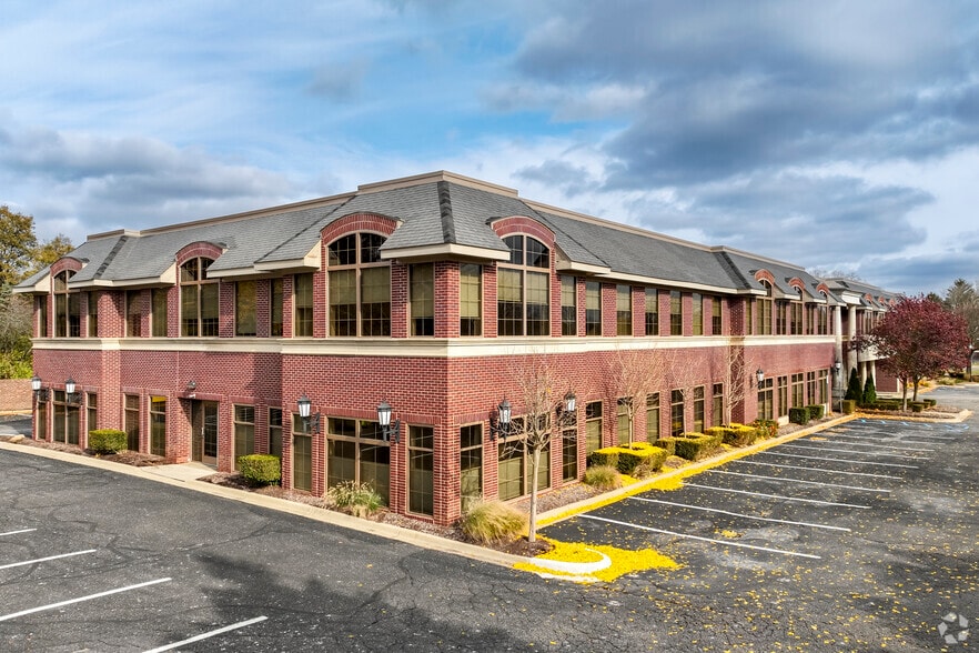 3910 Telegraph Rd, Bloomfield Hills, MI for lease - Primary Photo - Image 1 of 5