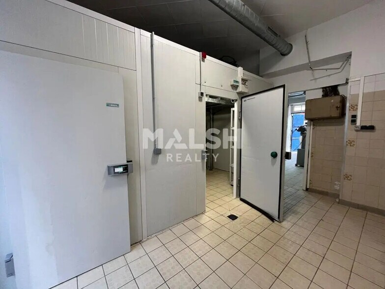 Retail in Villeurbanne for lease - Interior Photo - Image 3 of 7