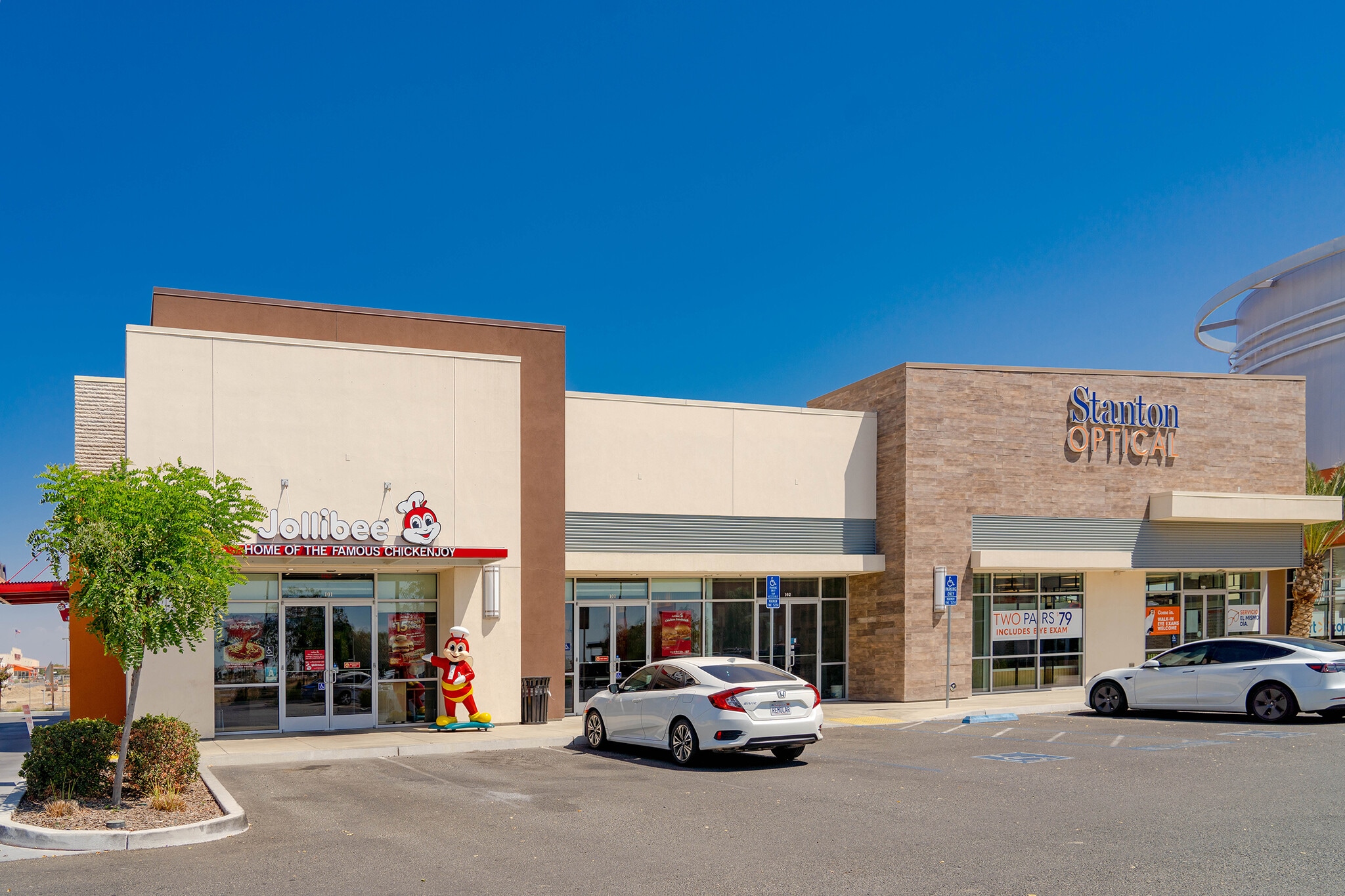 401 Woollomes Ave, Delano, CA for lease Building Photo- Image 1 of 9