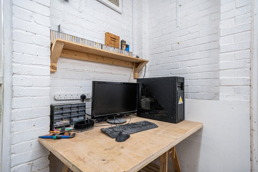 Ringstead Rd, London for sale - Interior Photo - Image 3 of 7