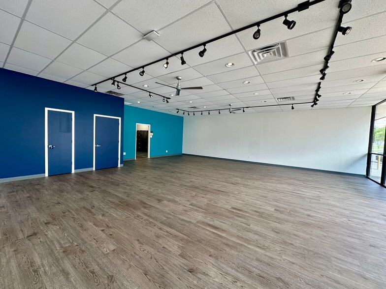 14221-14239 Inwood Rd, Dallas, TX for lease - Building Photo - Image 3 of 6