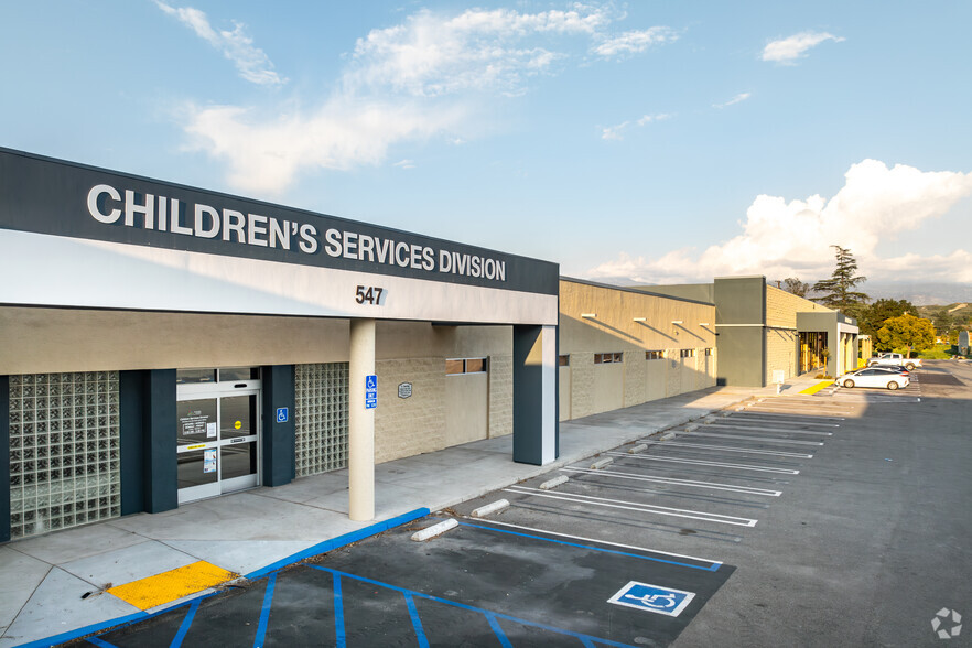 501-573 N San Jacinto St, Hemet, CA for lease - Building Photo - Image 3 of 7