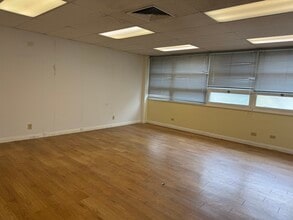 307 Lewers St, Honolulu, HI for lease Interior Photo- Image 2 of 5