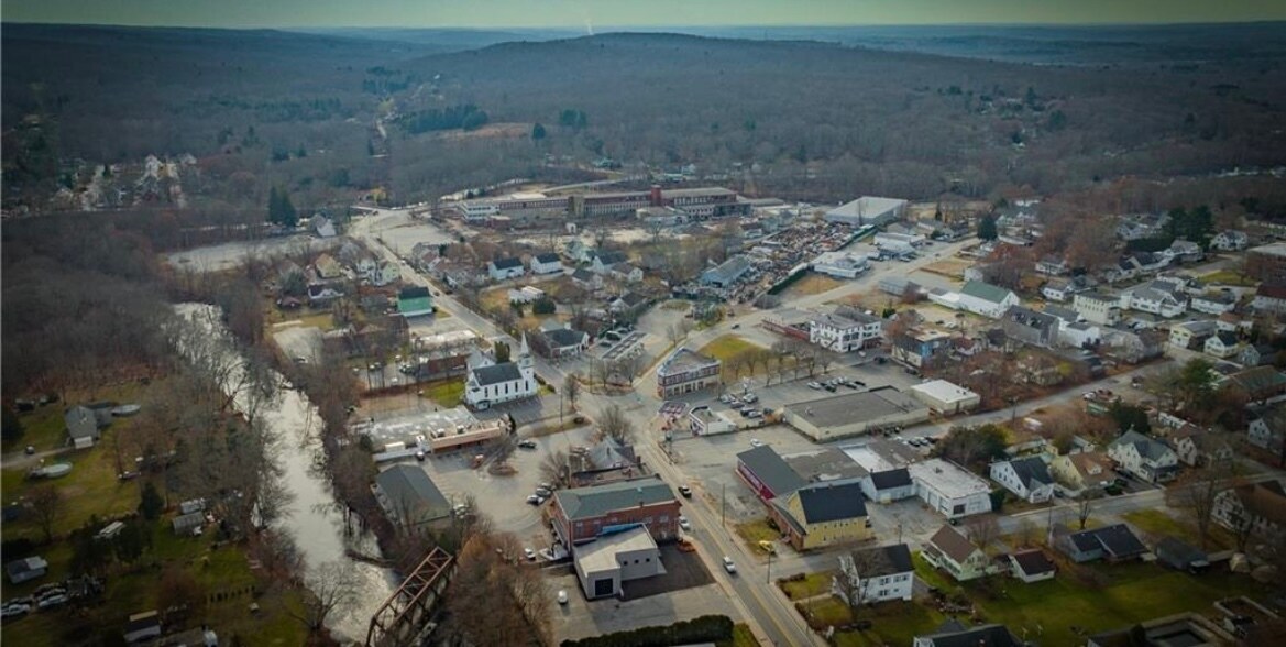 28 Main St, Moosup, CT 06354