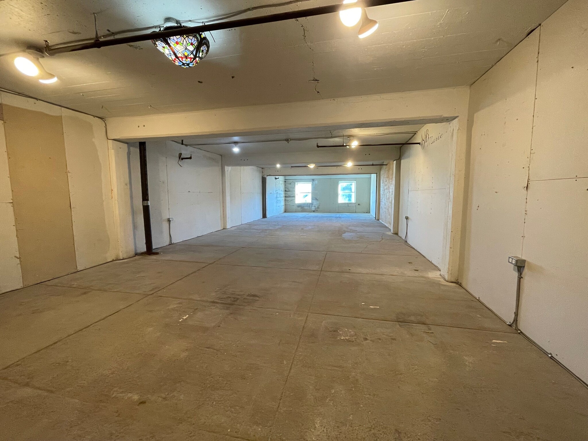 58 Pulaski St, Peabody, MA for lease Interior Photo- Image 1 of 3