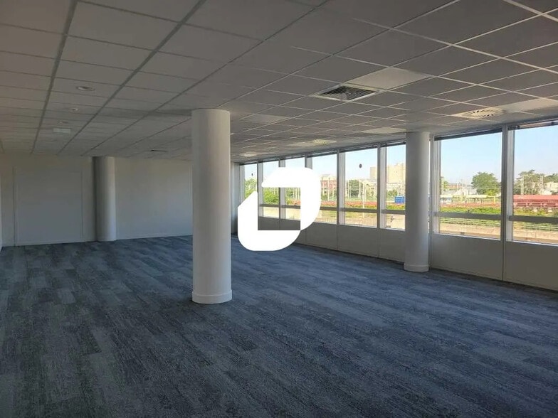 Office in Massy for lease - Interior Photo - Image 3 of 6