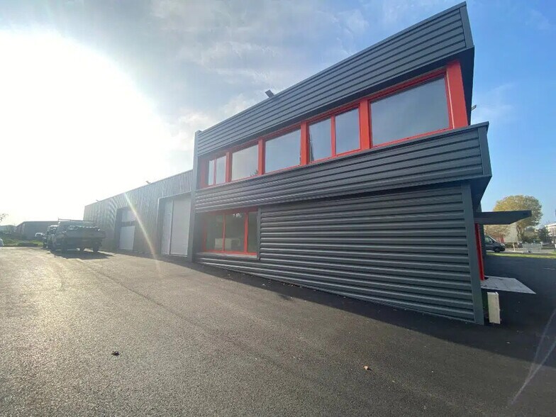 Flex in for lease - Building Photo - Image 2 of 13