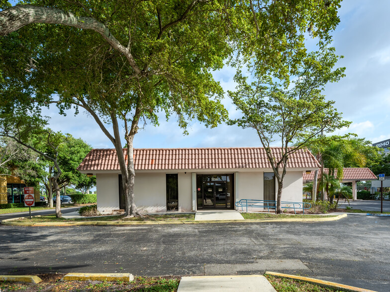 2250 W Woolbright Rd, Boynton Beach, FL for sale - Building Photo - Image 1 of 1