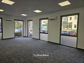 Office in Écully for lease Construction Photo- Image 2 of 3