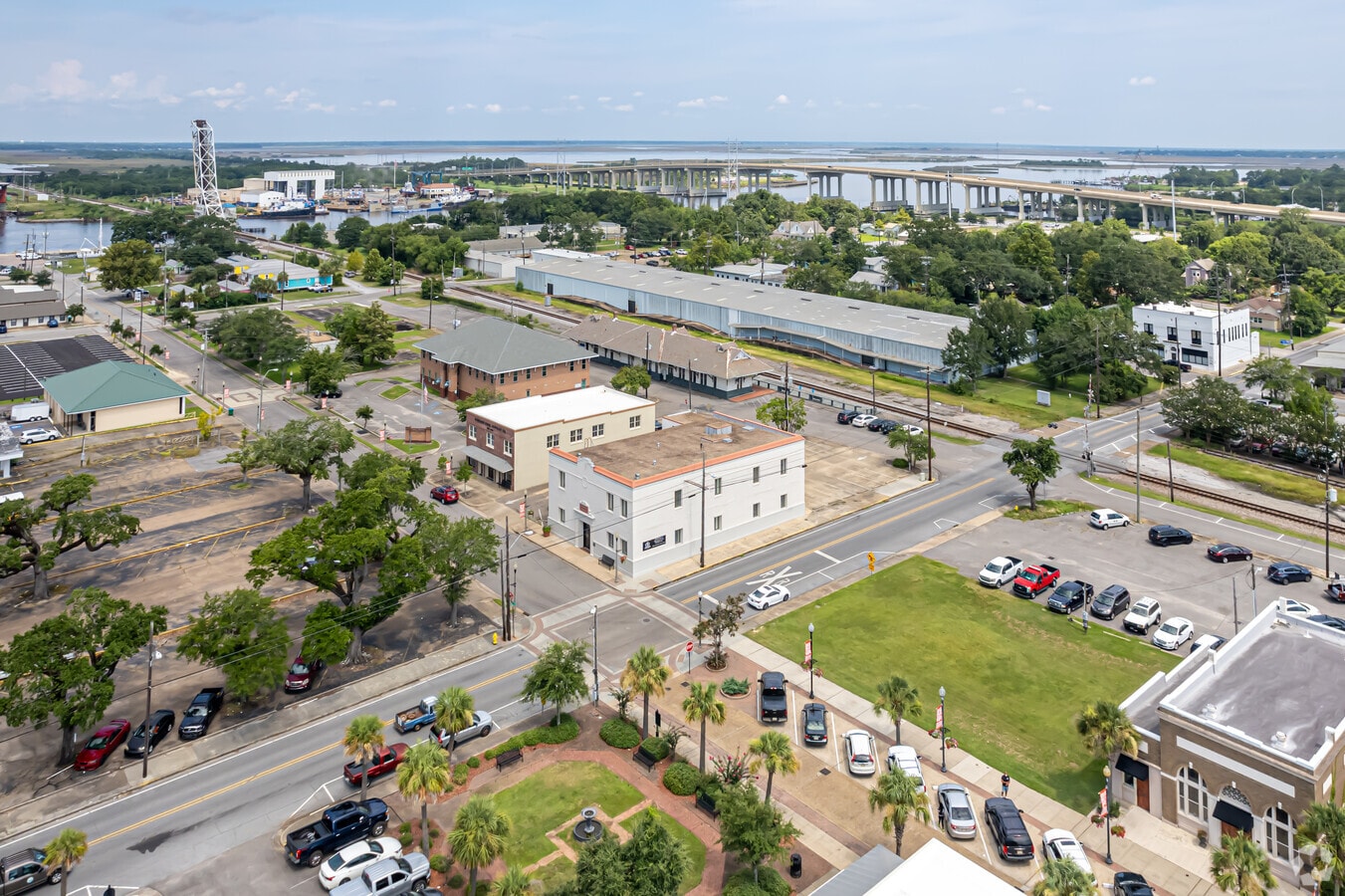 535 Delmas Ave, Pascagoula, MS 39567