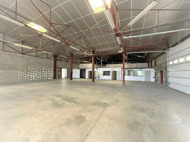 Flex in Thise for lease - Interior Photo - Image 2 of 5