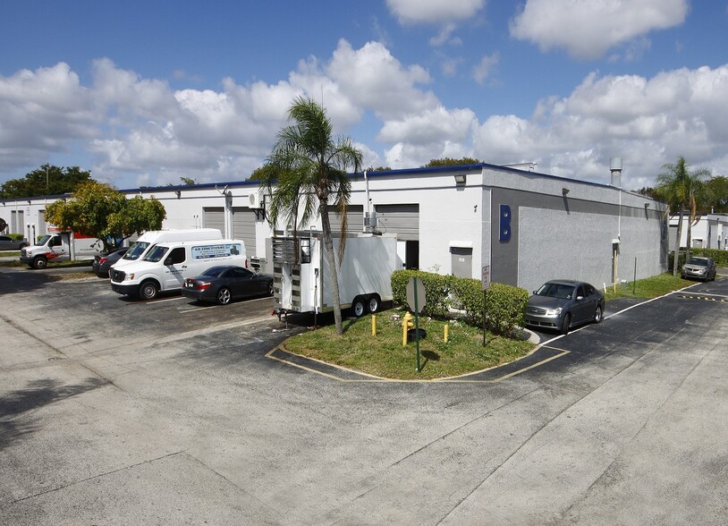 7544 W McNab Rd, North Lauderdale, FL for lease - Building Photo - Image 3 of 7