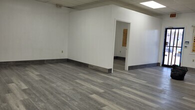 107 Route 32, North Franklin, CT for lease Interior Photo- Image 2 of 7