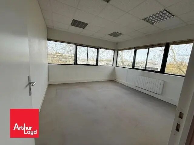 Office in Chartres for lease - Interior Photo - Image 3 of 4