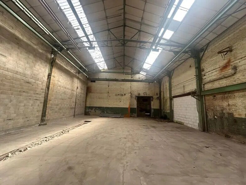 Flex in Saint-Quentin for lease - Building Photo - Image 3 of 5