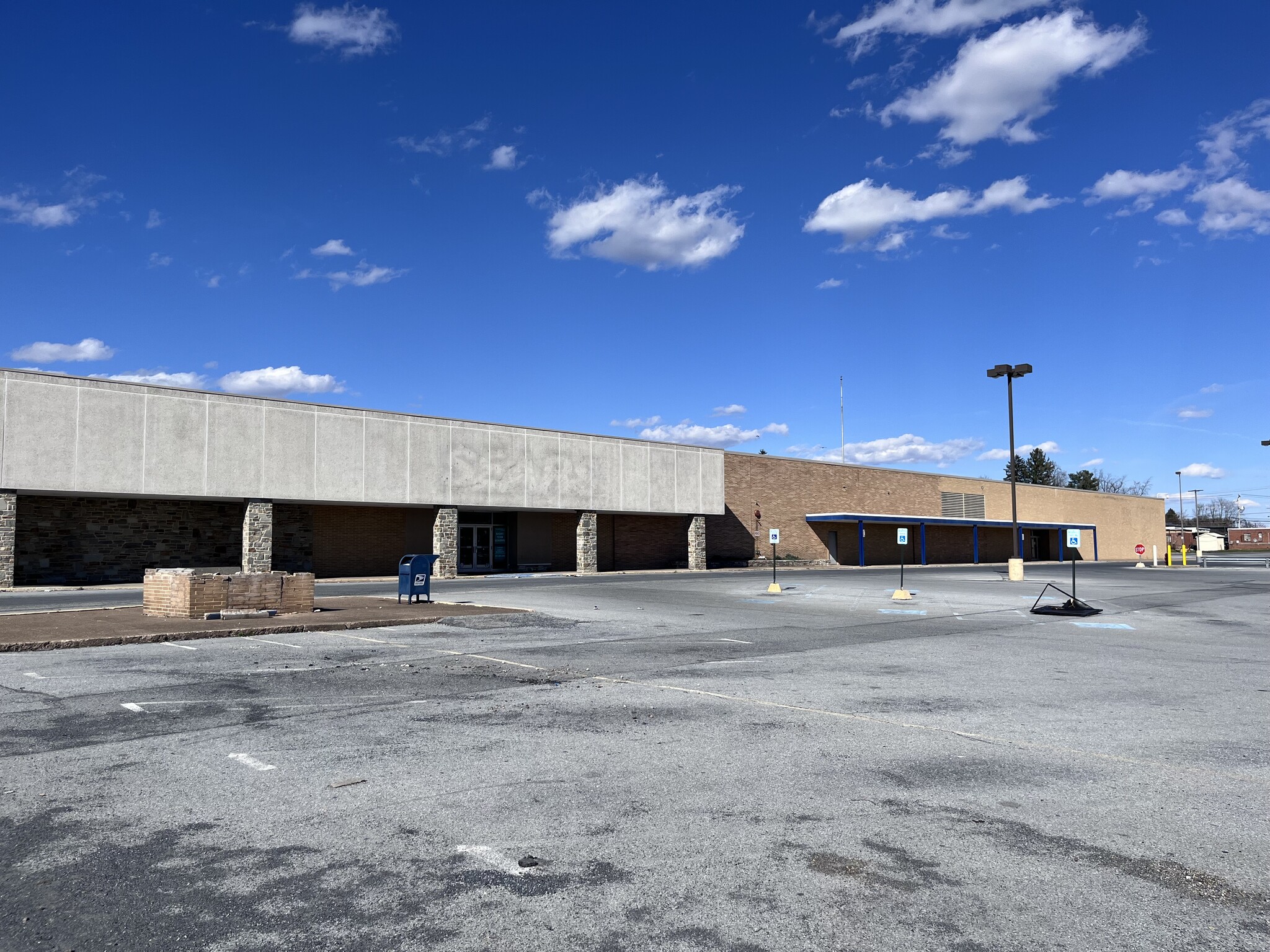 4600 Jonestown Rd, Harrisburg, PA for lease Primary Photo- Image 1 of 12