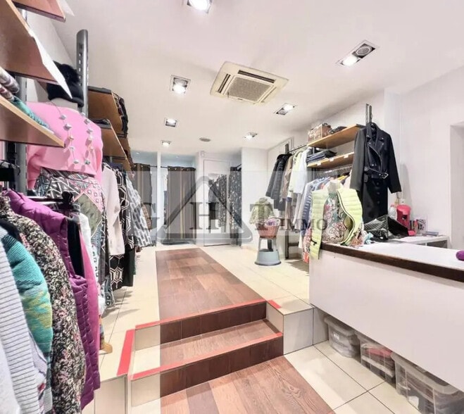 Retail in Bourg-la-Reine for sale - Interior Photo - Image 3 of 4