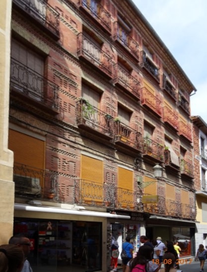 Retail in Segovia, Segovia for lease Building Photo- Image 1 of 3